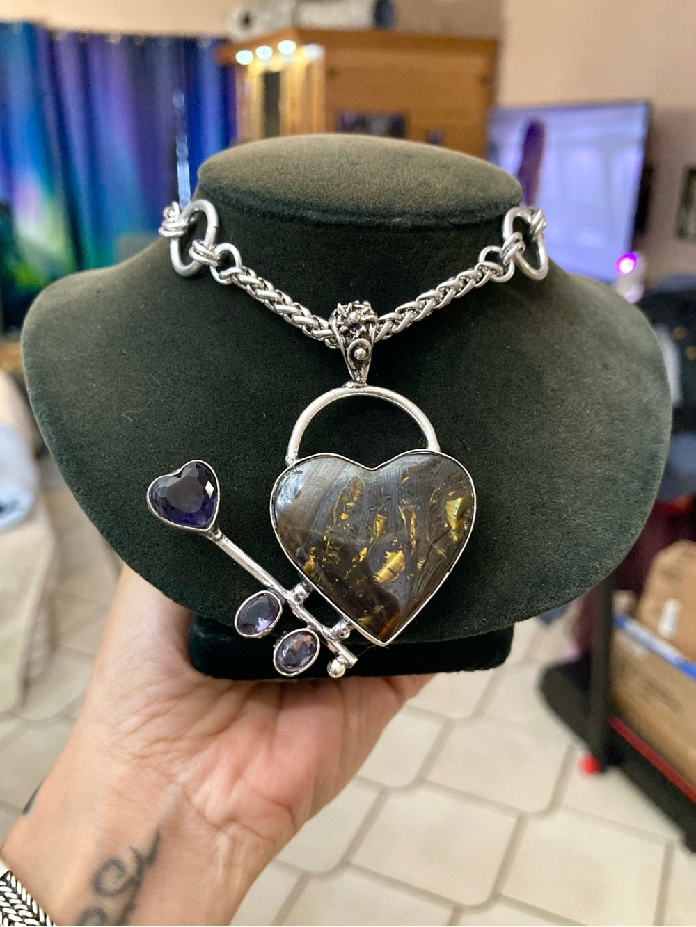 Genuine tiger eye gemstones heart & purple amethyst arrow boho silver necklace . - Picture 11 of 13